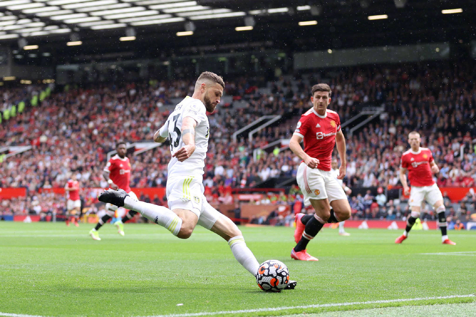 左大腿股二头肌轻度损伤，意天空：道路最快4月初归队.